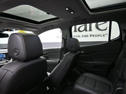 Used 2023 GMC Acadia SLT w/ Elevation Edition image 25