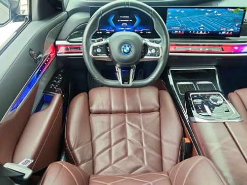 Used 2025 BMW i7 eDrive50 w/ M Sport Package RWD image 36