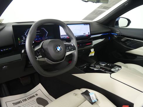 Used 2025 BMW 530i image 13