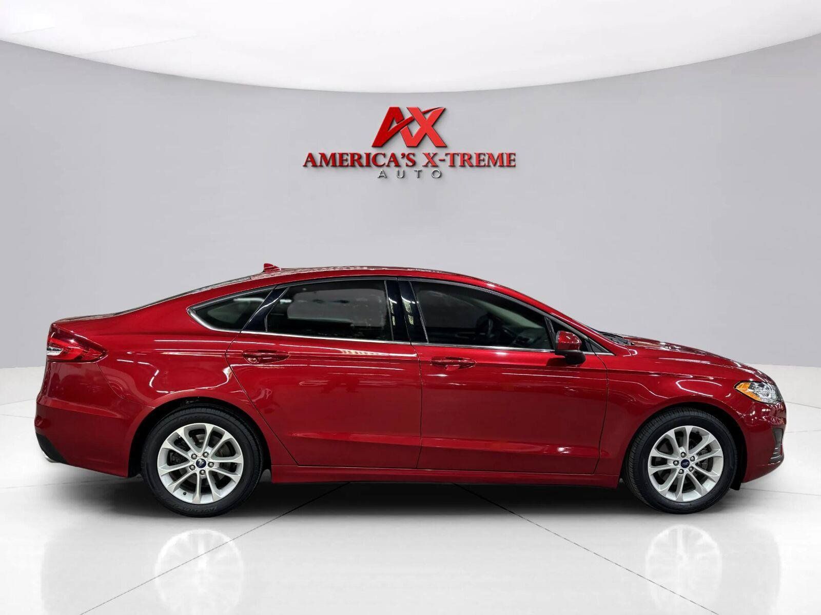 Used 2020 Ford Fusion SE FWD image 8
