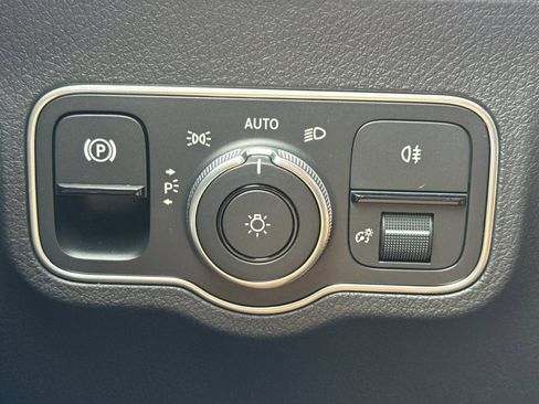 New 2025 Mercedes-Benz GLB 35 AMG 4MATIC image 17