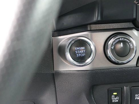 Used 2021 Toyota Tacoma TRD Off-Road image 16