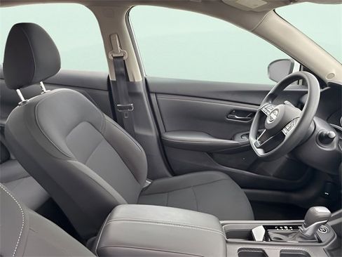 Used 2025 Nissan Sentra S image 10