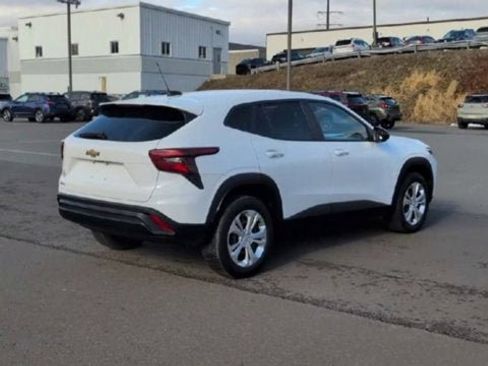 Used 2024 Chevrolet Trax LS FWD image 8