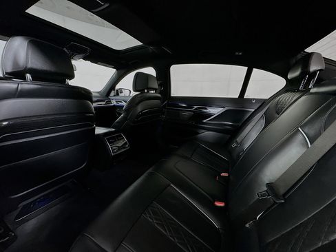 Used 2020 BMW 750i xDrive w/ M Sport Package AWD/4WD image 24