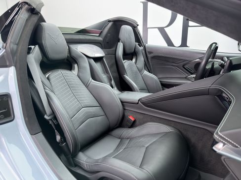 Used 2023 Chevrolet Corvette Z06 w/ Stealth Interior Trim Package RWD image 6