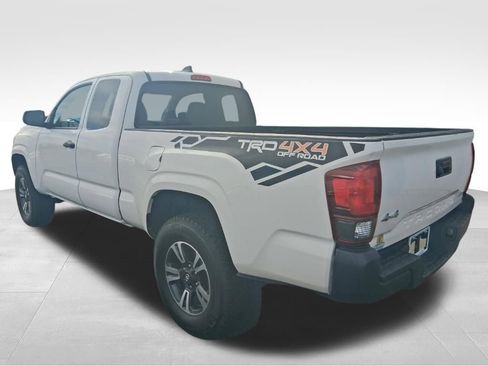 Used 2021 Toyota Tacoma SR image 3