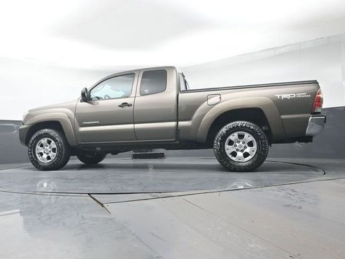 Used 2013 Toyota Tacoma 4x4 Access Cab V6 w/ TRD Off-Road Pkg image 21