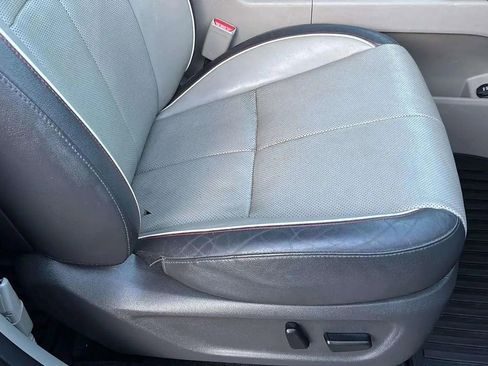 Used 2015 Kia Sedona SX image 28