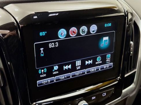 Used 2018 Chevrolet Traverse LT image 16