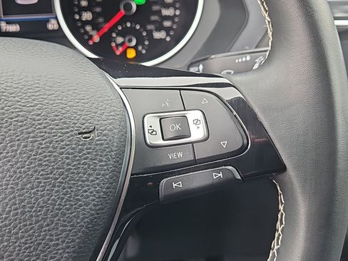 Used 2021 Volkswagen Tiguan SE w/ Panoramic Sunroof Package image 17