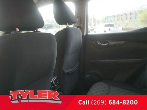 Used 2022 Nissan Rogue Sport SV AWD/4WD image 39