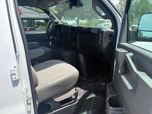 Used 2020 Chevrolet Express 3500 LT w/ LT Preferred Equipment Group RWD image 13