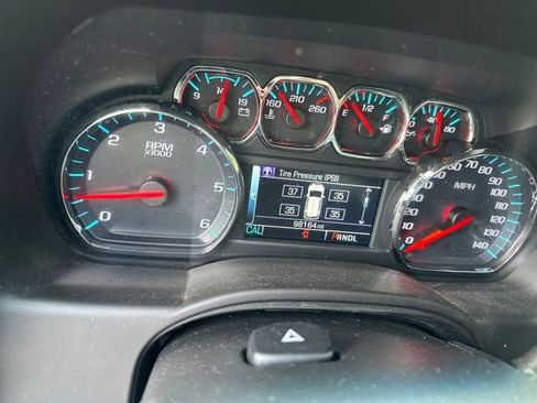 Used 2018 Chevrolet Suburban LS w/ Enhanced Driver Alert Package RWD image 16