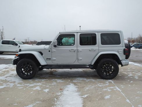 Used 2023 Jeep Wrangler Altitude image 3