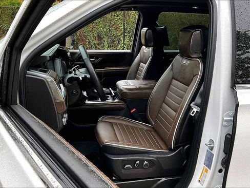Used 2026 GMC Yukon XL Denali Ultimate w/ LPO, Floor Liner Package AWD/4WD image 34