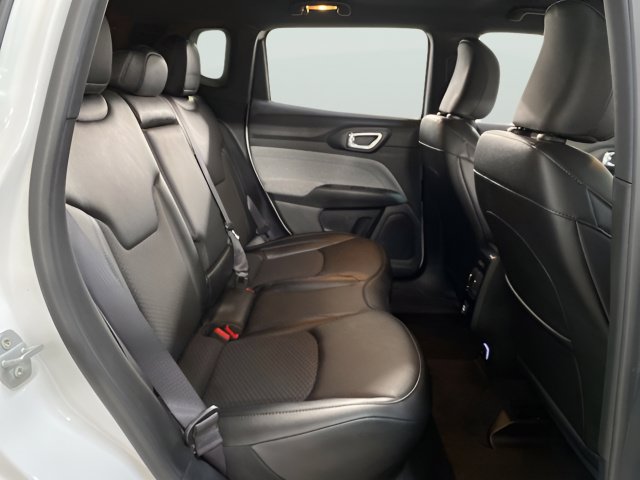 Used 2026 Jeep Compass Latitude AWD/4WD image 23