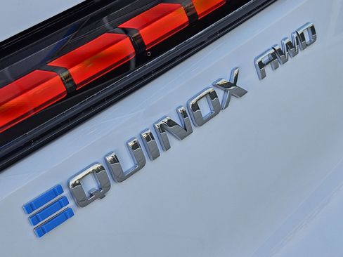 New 2026 Chevrolet Equinox EV LT image 14