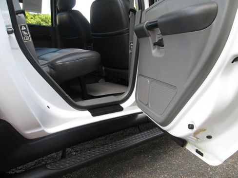 Used 2003 Ford Explorer Sport Trac XLT image 30