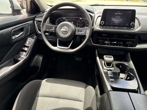 Used 2024 Nissan Rogue SV FWD image 10