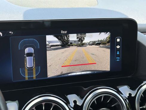 Used 2025 Mercedes-Benz GLA 250 4MATIC image 18