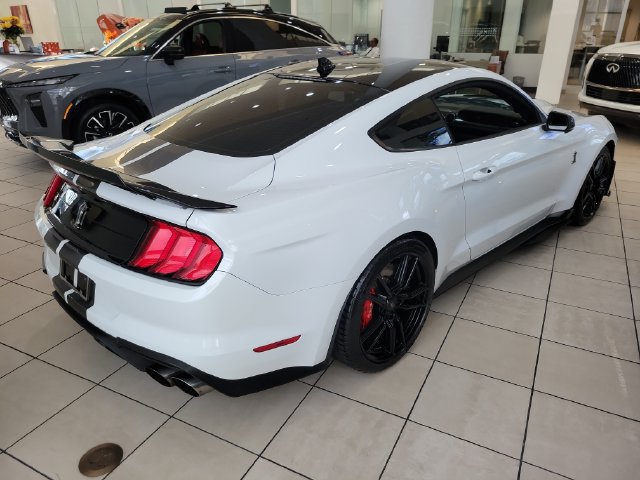 Used 2022 Ford Mustang Shelby GT500 w/ Technology Package RWD image 3