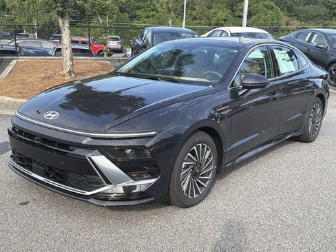 New 2026 Hyundai Sonata Limited FWD image 3
