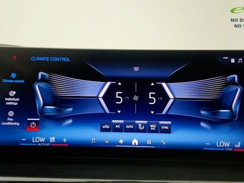 Used 2026 BMW X7 M60i AWD/4WD image 74