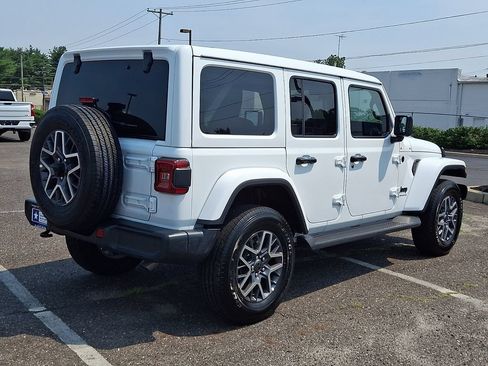 Used 2025 Jeep Wrangler Unlimited Sahara AWD/4WD image 12