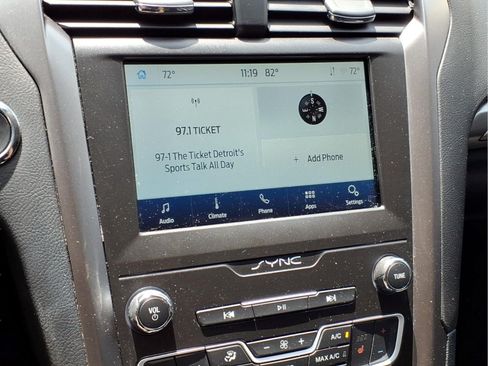 Used 2020 Ford Fusion SE AWD/4WD image 19