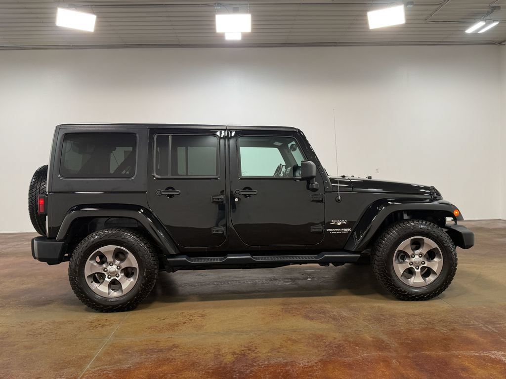 Used 2018 Jeep Wrangler Unlimited Sahara AWD/4WD image 23