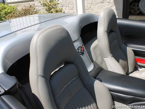 Used 2002 Chevrolet Corvette Convertible w/ Preferred Equipment Group2 image 27