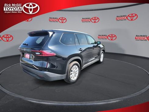 Used 2025 Toyota Grand Highlander AWD image 8