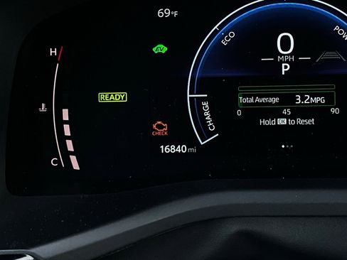 Used 2025 Toyota Camry SE image 38