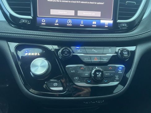 Used 2022 Chrysler Pacifica Touring-L w/ S Appearance Package image 20