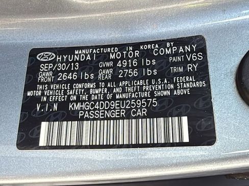 Used 2014 Hyundai Genesis 3.8 RWD image 28
