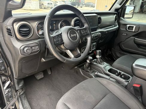 Used 2018 Jeep Wrangler Unlimited Sport S AWD/4WD image 14