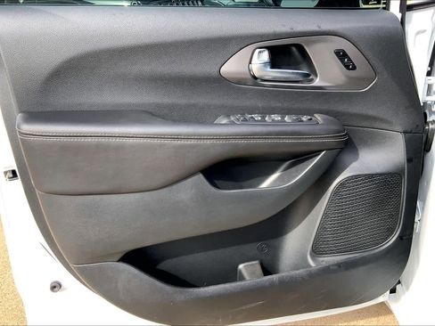 New 2026 Chrysler Pacifica Select image 10