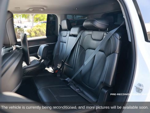 Used 2023 Jeep Grand Cherokee L Limited w/ Luxury Tech Group II RWD image 12