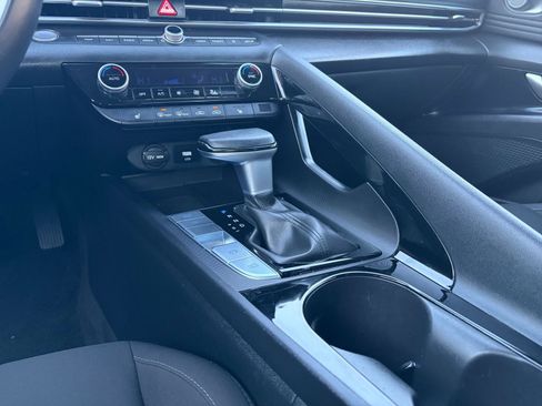 Used 2025 Hyundai Elantra SEL image 41