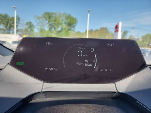 Used 2024 Toyota Prius XLE AWD/4WD image 19