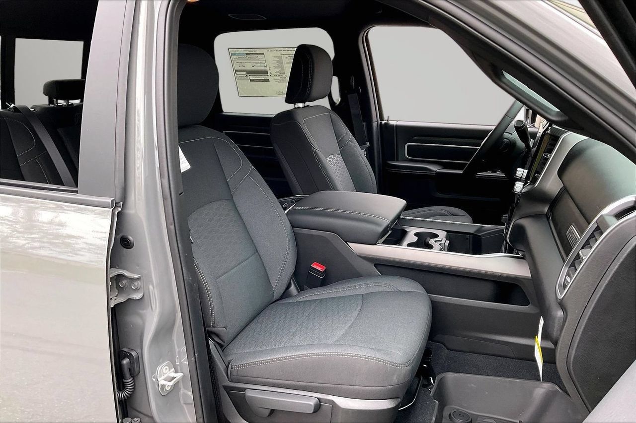 New 2026 RAM 3500 Big Horn AWD/4WD image 20