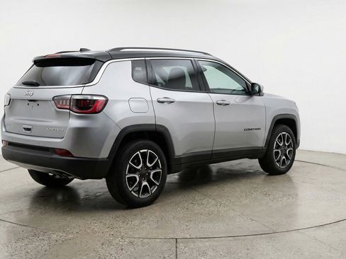 Used 2025 Jeep Compass Trailhawk image 9