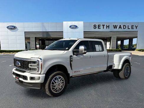 Used 2025 Ford F350 Platinum w/ Platinum Plus Package image 3