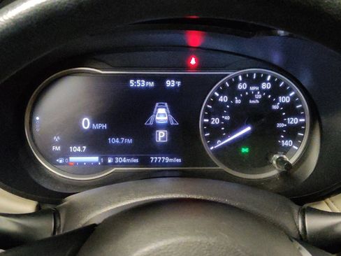 Used 2021 Nissan Versa SV FWD image 23