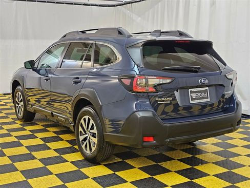 Used 2023 Subaru Outback Premium image 5