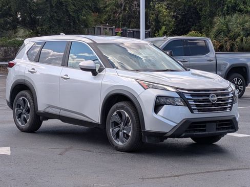Used 2025 Nissan Rogue SV FWD image 3