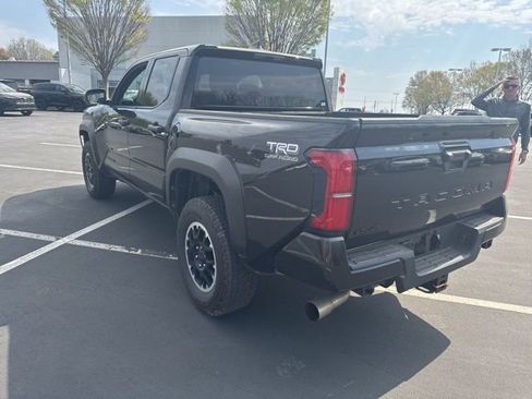 Used 2025 Toyota Tacoma TRD Off-Road image 6
