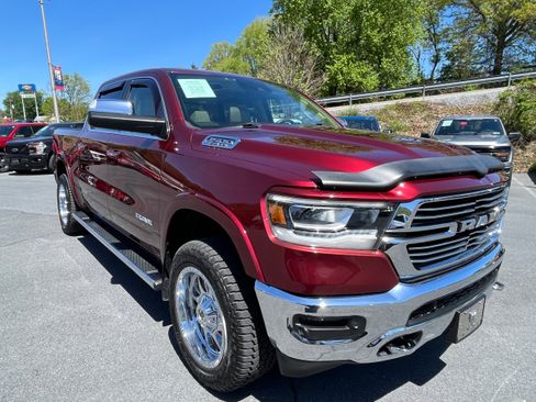 Used 2019 RAM 1500 Laramie AWD/4WD image 3