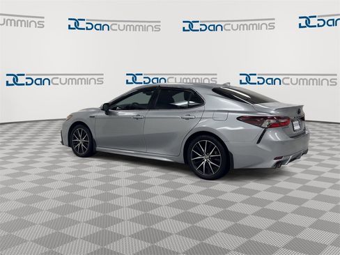 Used 2021 Toyota Camry SE image 6